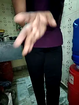 Snapshot of Soniya_444 chatting on March 5, 7:05 am Soniya 444 online show from March 5, 7:05 am