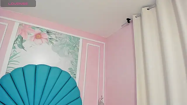 Snapshot of Daphne_Fox_ chatting on January 30, 9:47 am Daphne Fox online show from January 30, 9:47 am