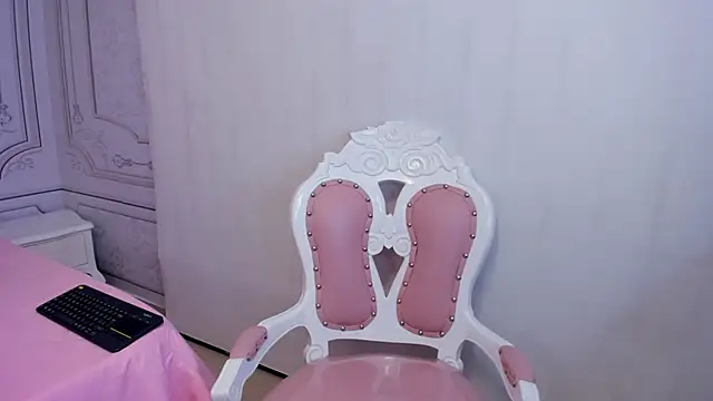 Snapshot of Daphne_Fox_ chatting on March 4, 8:57 am Daphne Fox online show from March 4, 8:57 am