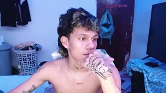 Snapshot of andy_dan18 chatting on May 4, 5:58 am andy dan18 online show from May 4, 5:58 am