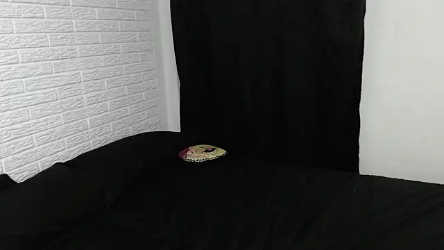 Snapshot of rousstattoo chatting on January 4, 5:16 am rousstattoo online show from January 4, 5:16 am