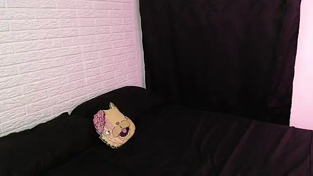 Snapshot of rousstattoo chatting on January 21, 3:15 am rousstattoo online show from January 21, 3:15 am