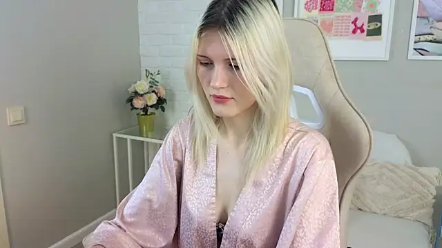 NellieLoyns online show from May 9, 5:18 pm