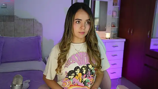 Hannah-Rose online show from April 1, 1:50 am