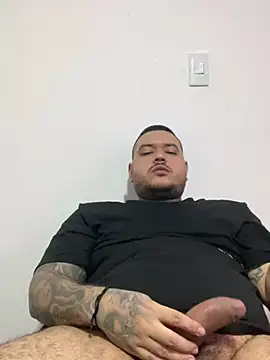 Snapshot of El_Titan1998 chatting on January 1, 9:52 pm El Titan1998 online show from January 1, 9:52 pm