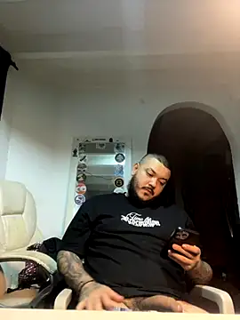 El Titan1998 online show from October 26, 12:05 am