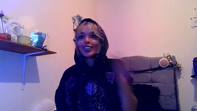 Snapshot of BlueStoneX chatting on April 9, 7:58 am BlueStoneX online show from April 9, 7:58 am