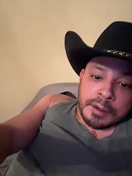 Snapshot of Monsterdrinker0000 chatting on December 18, 7:25 am Monsterdrinker0000 online show from December 18, 7:25 am