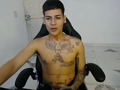 Snapshot of Clyde019 chatting on January 2, 8:46 pm Clyde019 online show from January 2, 8:46 pm