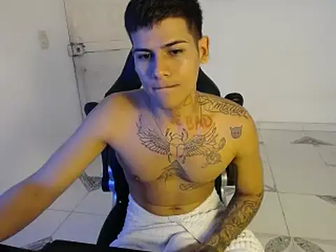 Snapshot of Clyde019 chatting on January 3, 3:44 pm Clyde019 online show from January 3, 3:44 pm