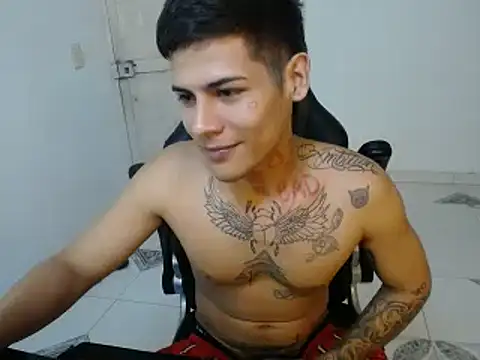 Snapshot of Clyde019 chatting on January 5, 10:29 pm Clyde019 online show from January 5, 10:29 pm