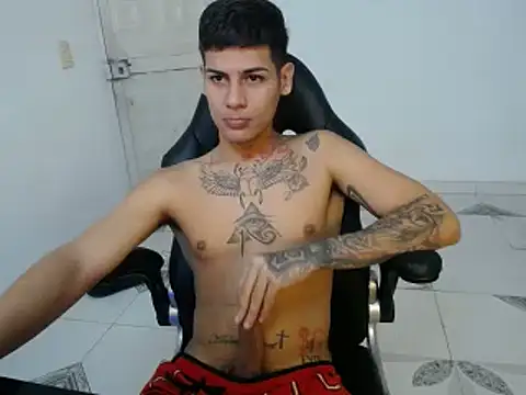 Snapshot of Clyde019 chatting on January 6, 4:23 pm Clyde019 online show from January 6, 4:23 pm