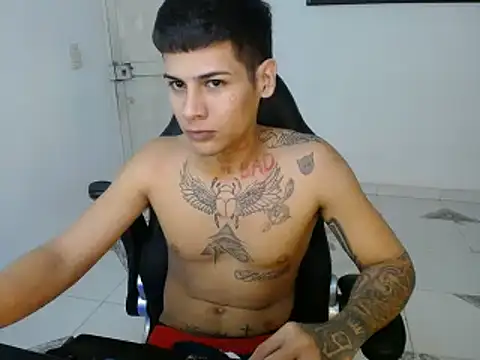 Snapshot of Clyde019 chatting on January 9, 10:20 pm Clyde019 online show from January 9, 10:20 pm