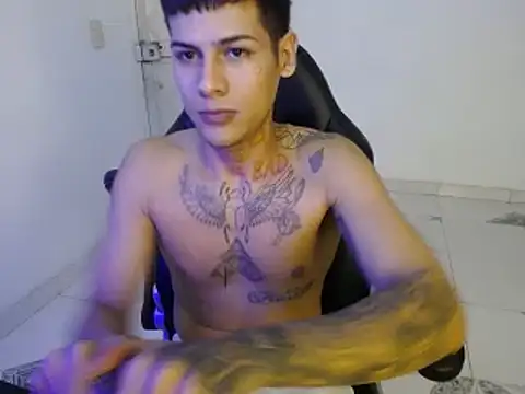 Snapshot of Clyde019 chatting on January 12, 1:53 am Clyde019 online show from January 12, 1:53 am