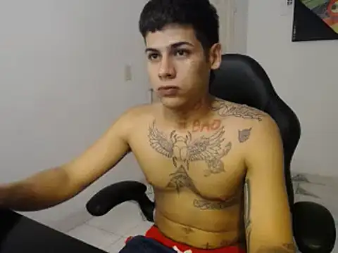 Snapshot of Clyde019 chatting on January 13, 1:56 am Clyde019 online show from January 13, 1:56 am