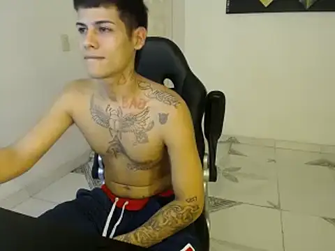 Snapshot of Clyde019 chatting on January 14, 5:30 am Clyde019 online show from January 14, 5:30 am