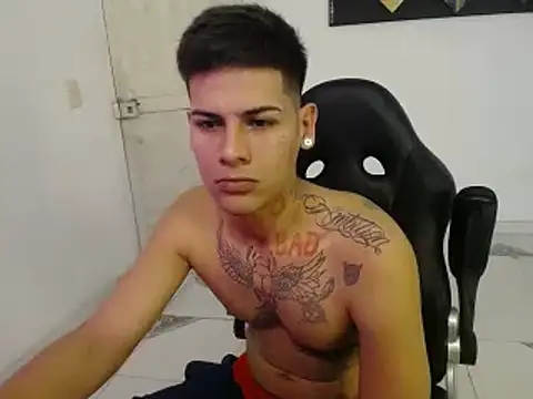 Snapshot of Clyde019 chatting on January 19, 4:57 pm Clyde019 online show from January 19, 4:57 pm