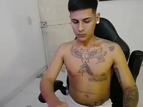 Snapshot of Clyde019 chatting on January 19, 9:45 pm Clyde019 online show from January 19, 9:45 pm