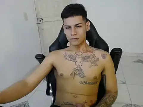 Snapshot of Clyde019 chatting on January 21, 4:05 pm Clyde019 online show from January 21, 4:05 pm