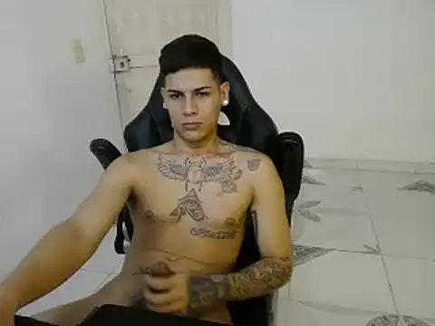 Snapshot of Clyde019 chatting on January 23, 12:14 am Clyde019 online show from January 23, 12:14 am