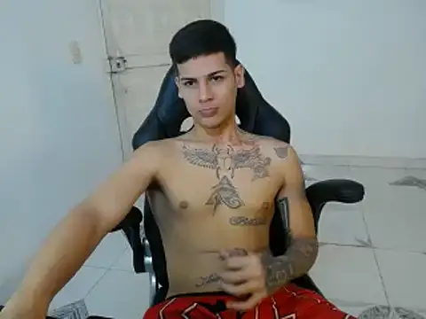 Snapshot of Clyde019 chatting on January 29, 4:30 pm Clyde019 online show from January 29, 4:30 pm