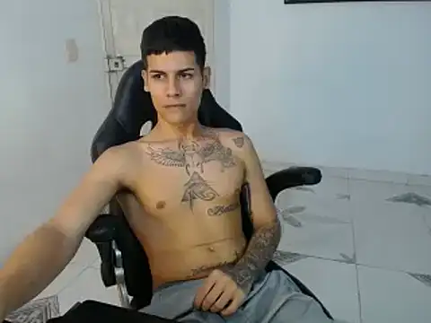 Snapshot of Clyde019 chatting on February 3, 8:13 pm Clyde019 online show from February 3, 8:13 pm