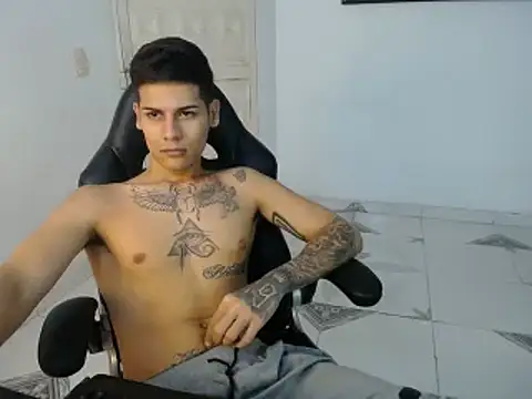 Snapshot of Clyde019 chatting on February 4, 5:34 pm Clyde019 online show from February 4, 5:34 pm