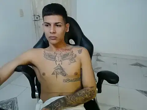 Snapshot of Clyde019 chatting on February 12, 10:48 pm Clyde019 online show from February 12, 10:48 pm