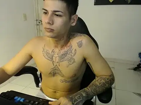 Snapshot of Clyde019 chatting on February 17, 3:15 am Clyde019 online show from February 17, 3:15 am