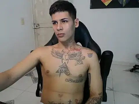 Snapshot of Clyde019 chatting on February 17, 4:04 pm Clyde019 online show from February 17, 4:04 pm