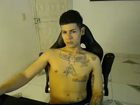 Snapshot of Clyde019 chatting on February 19, 11:14 pm Clyde019 online show from February 19, 11:14 pm