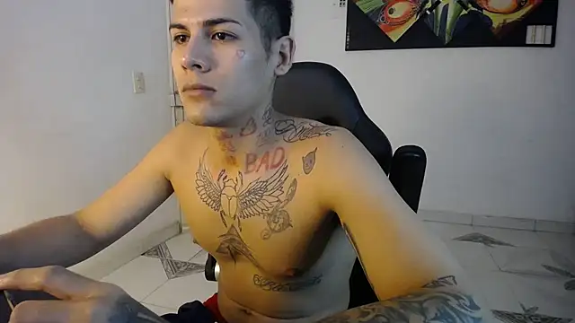 Snapshot of Clyde019 chatting on February 21, 12:38 am Clyde019 online show from February 21, 12:38 am