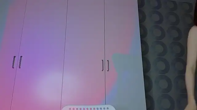 Snapshot of Cuteroxyfoxy chatting on January 7, 9:18 am Cuteroxyfoxy online show from January 7, 9:18 am