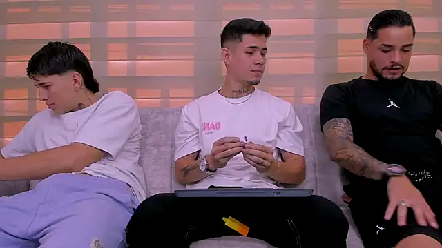 Snapshot of hell_twink chatting on December 24, 7:55 pm hell twink online show from December 24, 7:55 pm