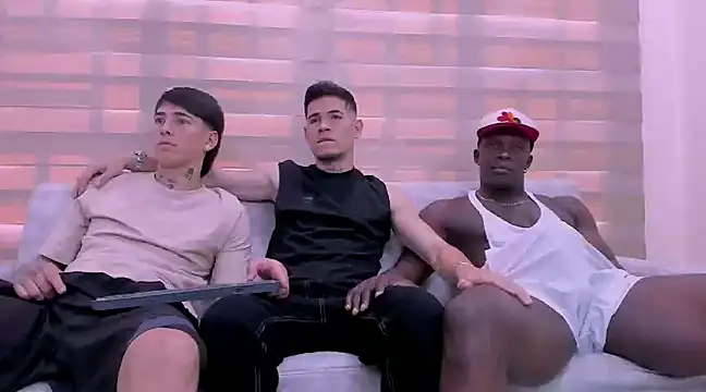 Snapshot of hell_twink chatting on January 7, 7:49 pm hell twink online show from January 7, 7:49 pm