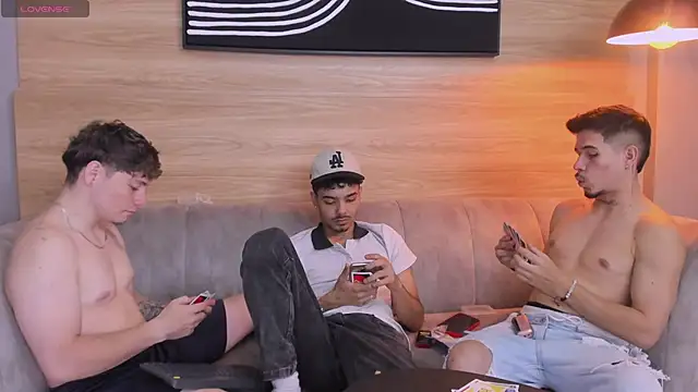 Snapshot of hell_twink chatting on September 27, 10:04 pm hell twink online show from September 27, 10:04 pm