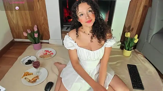 Snapshot of LucyLovelyy chatting on June 9, 2:45 am LucyLovelyy online show from June 9, 2:45 am