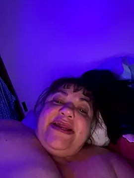 Snapshot of Luciouslouise72@xh chatting on December 17, 12:00 pm Luciouslouise72xh online show from December 17, 12:00 pm