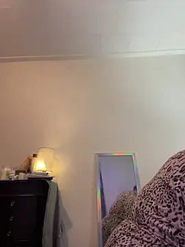 Snapshot of Luciouslouise72@xh chatting on February 3, 3:48 am Luciouslouise72xh online show from February 3, 3:48 am