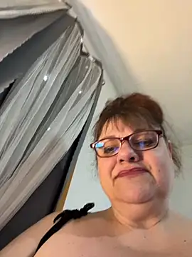 Snapshot of Luciouslouise72@xh chatting on March 9, 11:20 pm Luciouslouise72xh online show from March 9, 11:20 pm