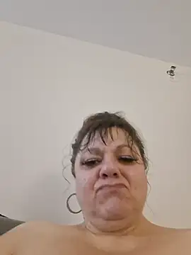 Snapshot of Luciouslouise72@xh chatting on July 4, 8:31 am Luciouslouise72xh online show from July 4, 8:31 am