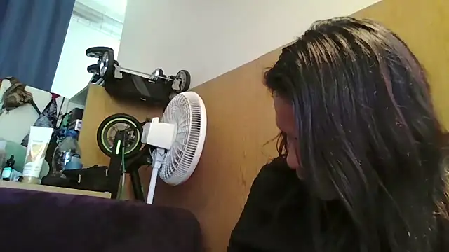 Snapshot of Dnasty408 chatting on February 4, 9:42 pm Dnasty408 online show from February 4, 9:42 pm