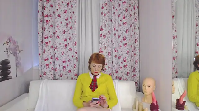 Snapshot of SilviaHart chatting on March 26, 5:24 am SilviaHart online show from March 26, 5:24 am
