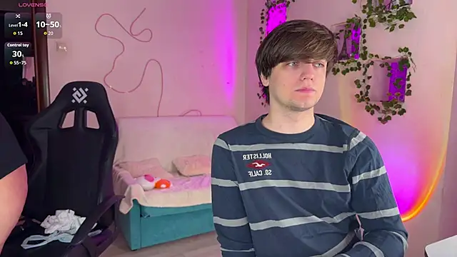 RobertAndLinela online show from December 2, 3:12 am