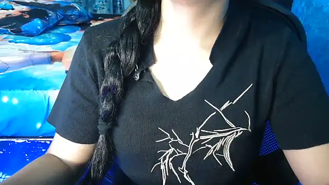 Snapshot of Somiya87 chatting on June 18, 10:03 pm Somiya87 online show from June 18, 10:03 pm