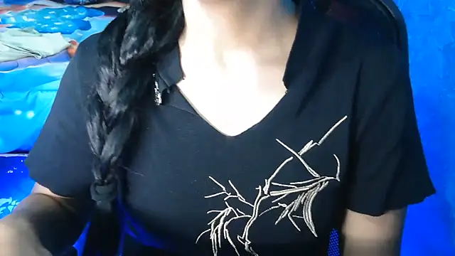 Snapshot of Somiya87 chatting on June 19, 8:23 pm Somiya87 online show from June 19, 8:23 pm