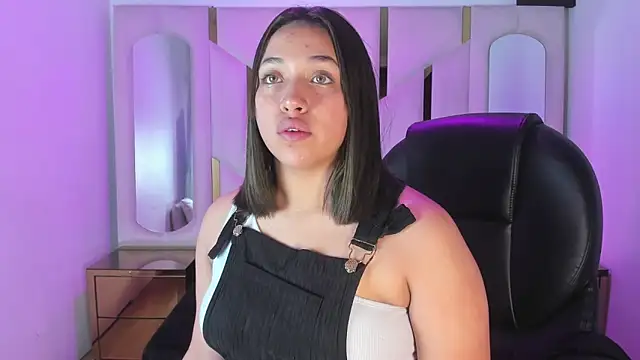 Snapshot of IsabellRodriguez18 chatting on March 13, 3:35 am IsabellRodriguez18 online show from March 13, 3:35 am