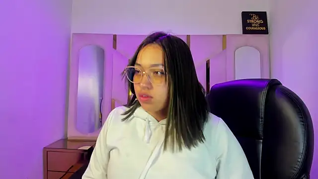 Snapshot of IsabellRodriguez18 chatting on April 10, 3:45 am IsabellRodriguez18 online show from April 10, 3:45 am