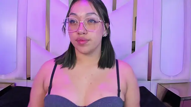 Snapshot of IsabellRodriguez18 chatting on April 11, 7:45 am IsabellRodriguez18 online show from April 11, 7:45 am