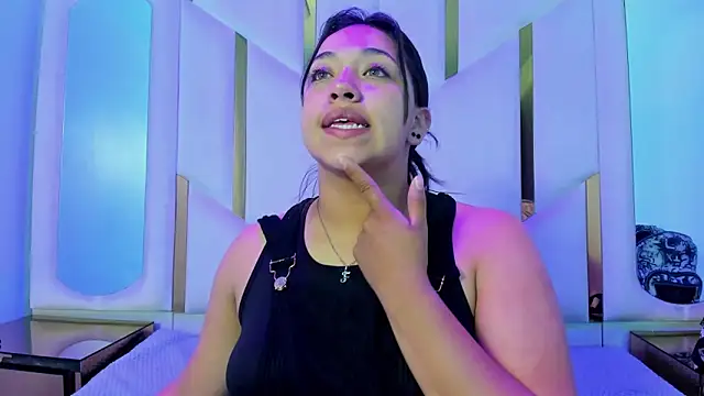 Snapshot of IsabellRodriguez18 chatting on April 17, 4:04 am IsabellRodriguez18 online show from April 17, 4:04 am